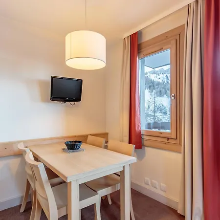 Confortable Avec Balcon Ensoleille Et Parking Couvert - Fr-1-351-213 *